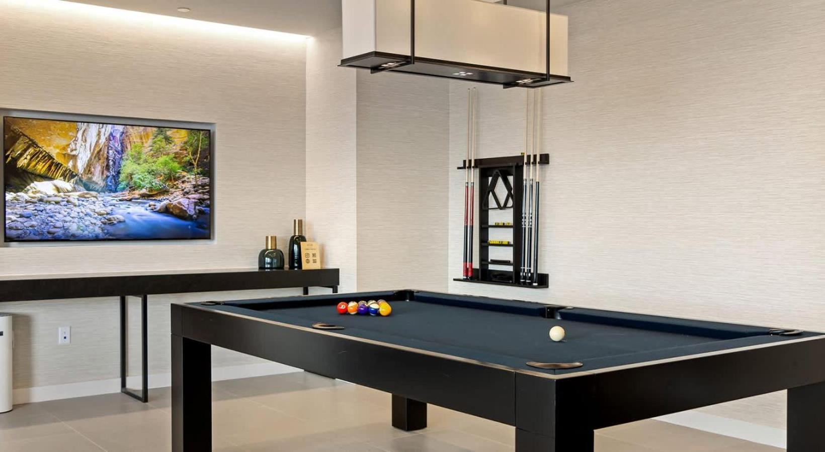 High-Rise Apt Raleigh Free Parking & Sunset View 1 ภายนอก รูปภาพ