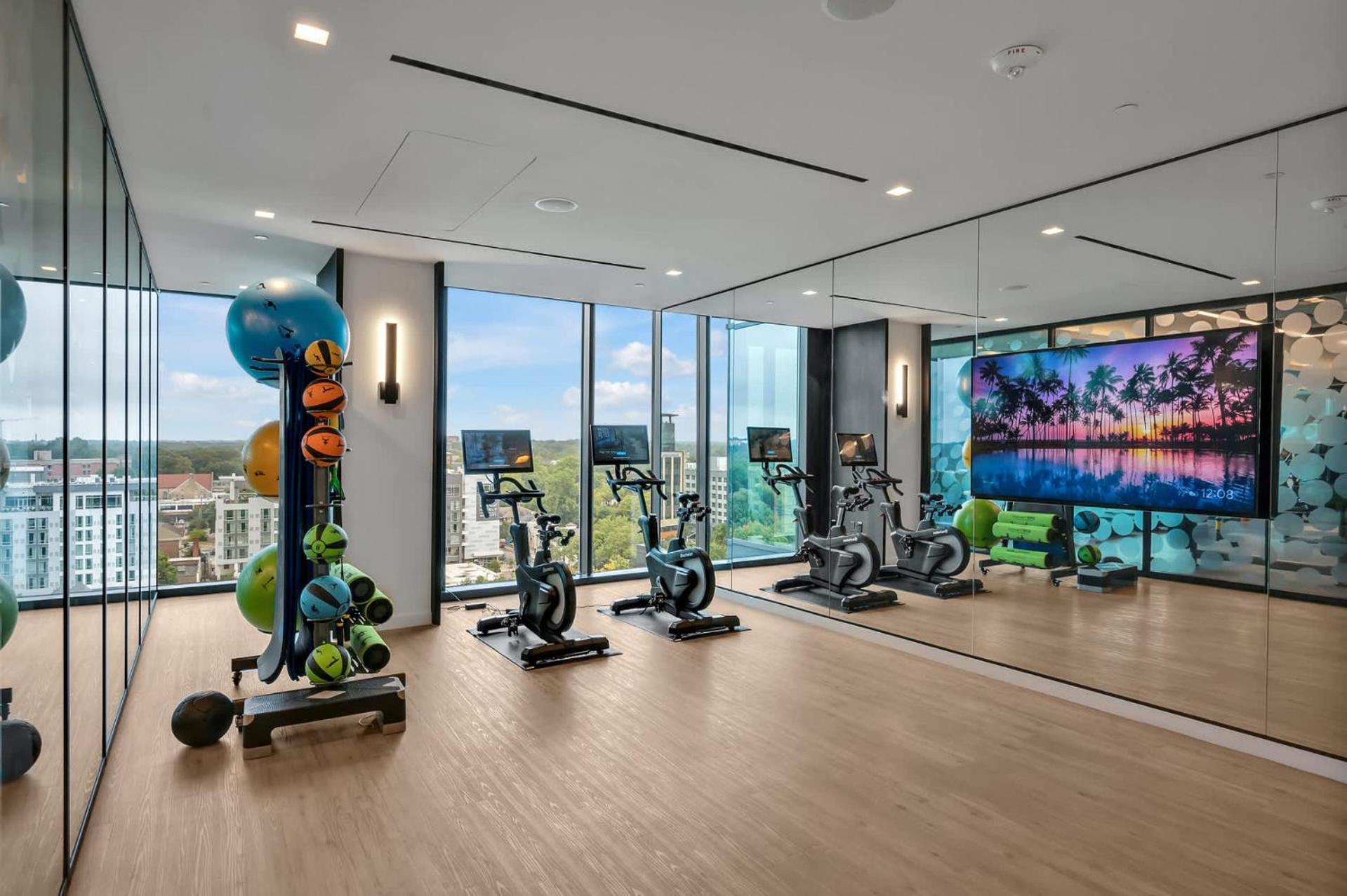 High-Rise Apt Raleigh Free Parking & Sunset View 1 ภายนอก รูปภาพ