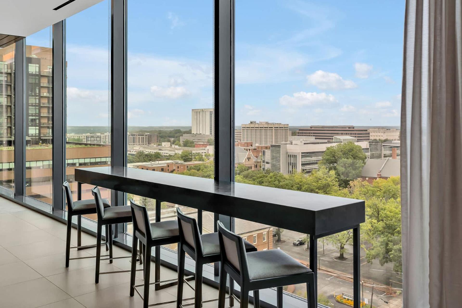 High-Rise Apt Raleigh Free Parking & Sunset View 1 ภายนอก รูปภาพ
