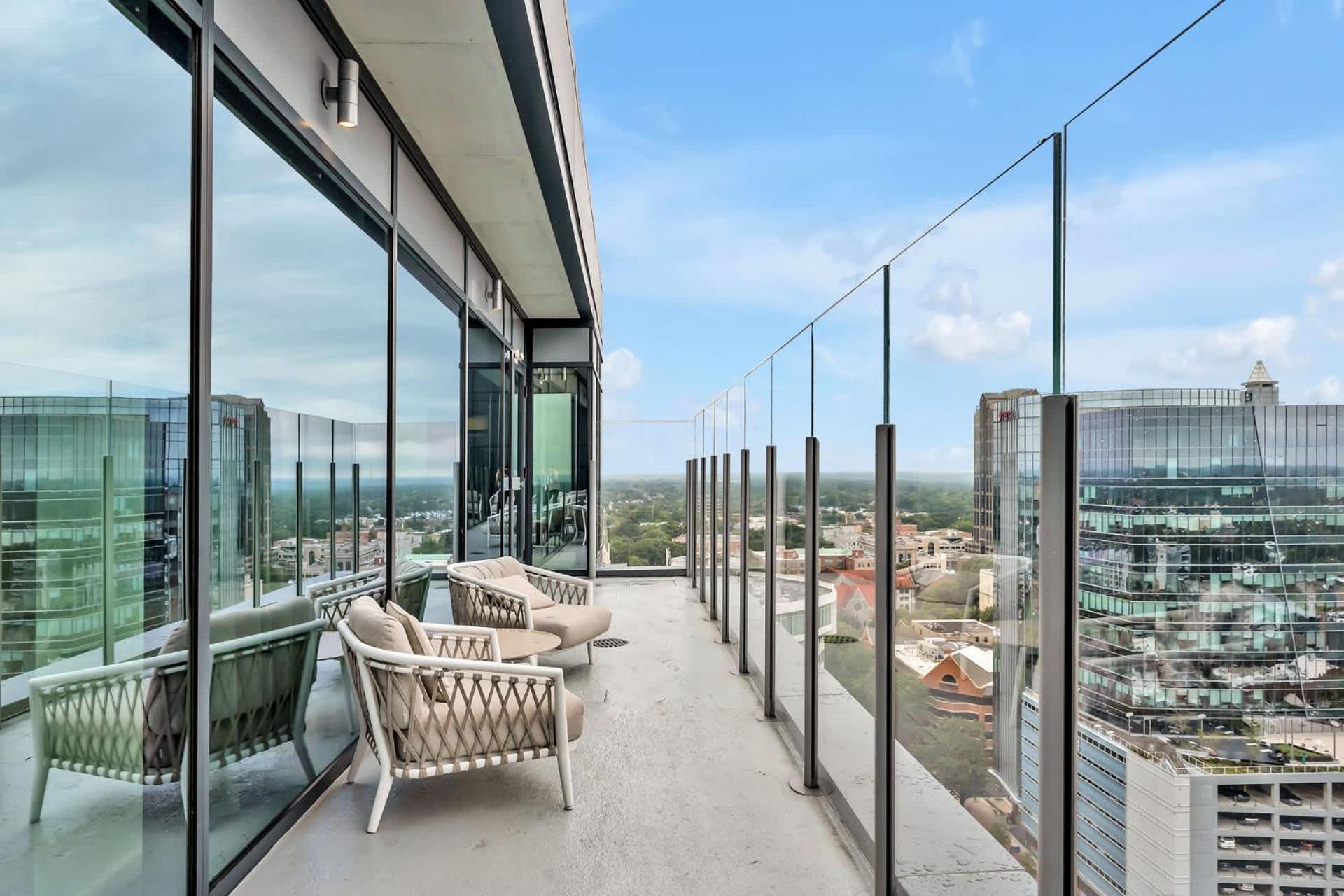 High-Rise Apt Raleigh Free Parking & Sunset View 1 ภายนอก รูปภาพ