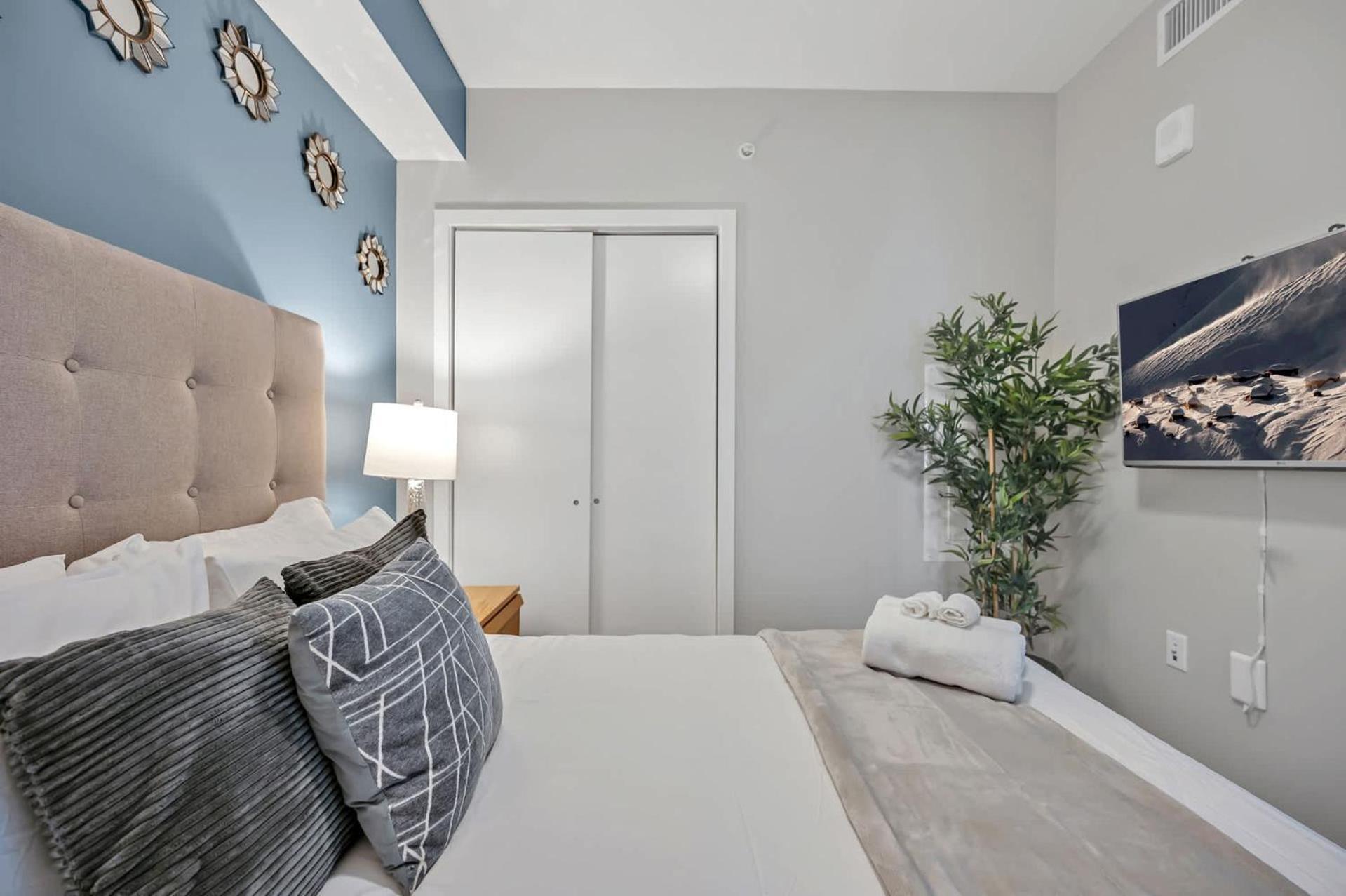 High-Rise Apt Raleigh Free Parking & Sunset View 1 ภายนอก รูปภาพ