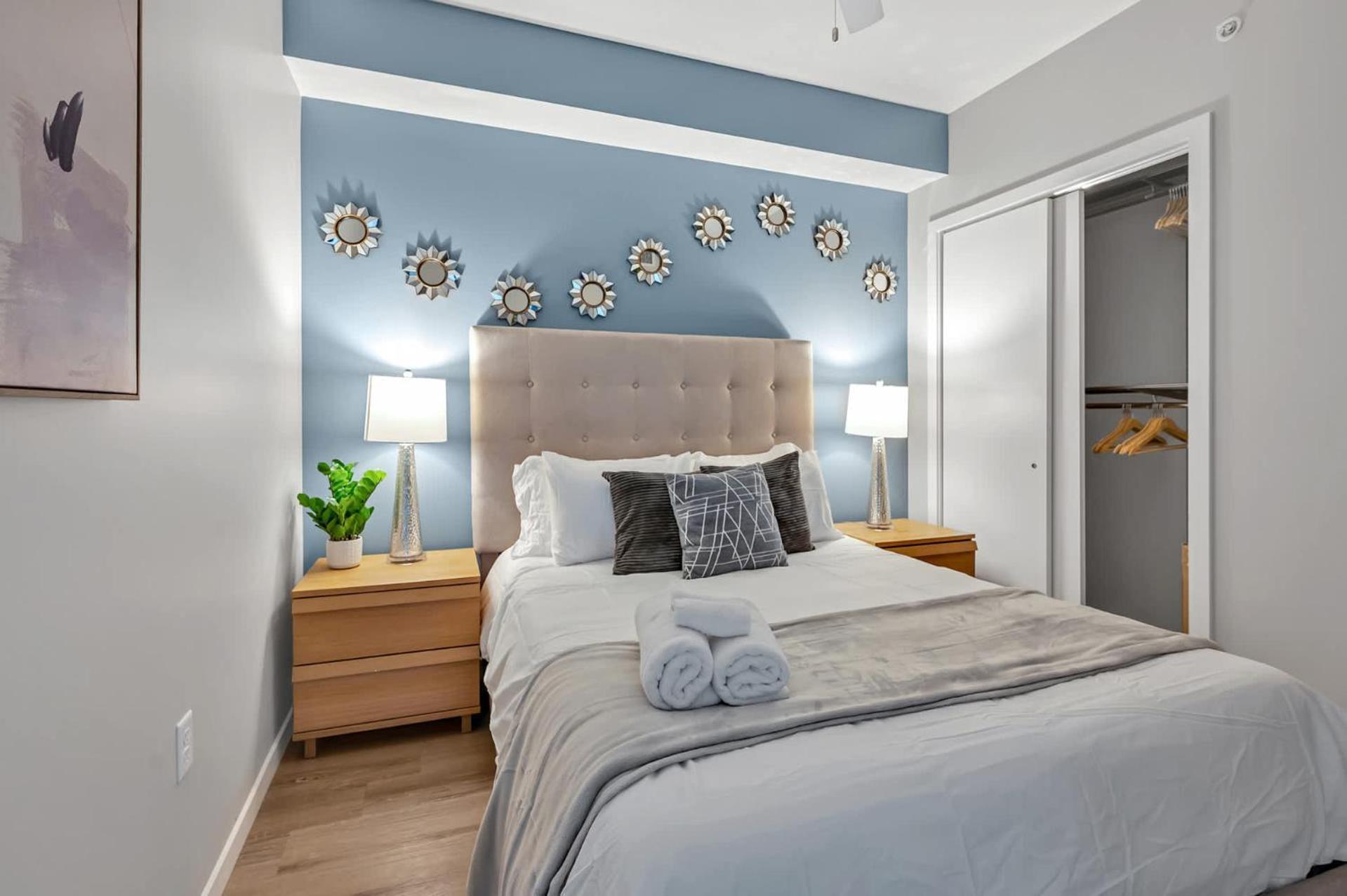 High-Rise Apt Raleigh Free Parking & Sunset View 1 ภายนอก รูปภาพ