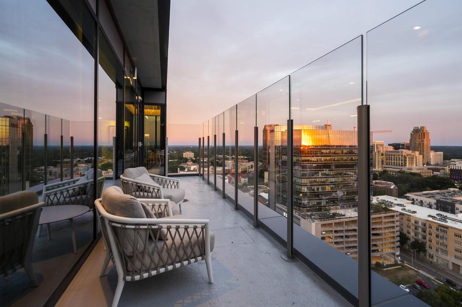 High-Rise Apt Raleigh Free Parking & Sunset View 1 ภายนอก รูปภาพ