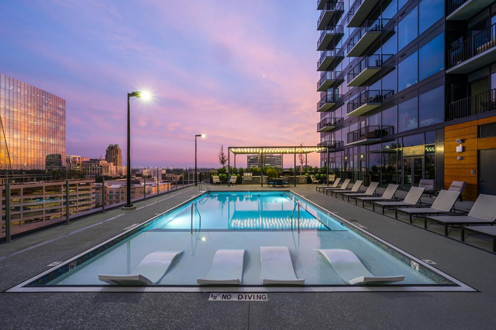 High-Rise Apt Raleigh Free Parking & Sunset View 1 ภายนอก รูปภาพ